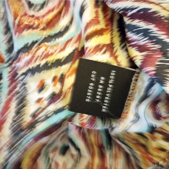 BCBG MAXAZRIA short sleeve blouse with gold stud accent - Picture 6 of 9